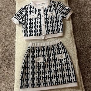 Crop top and mini skirt set is great for an event. Pair it with black heels.